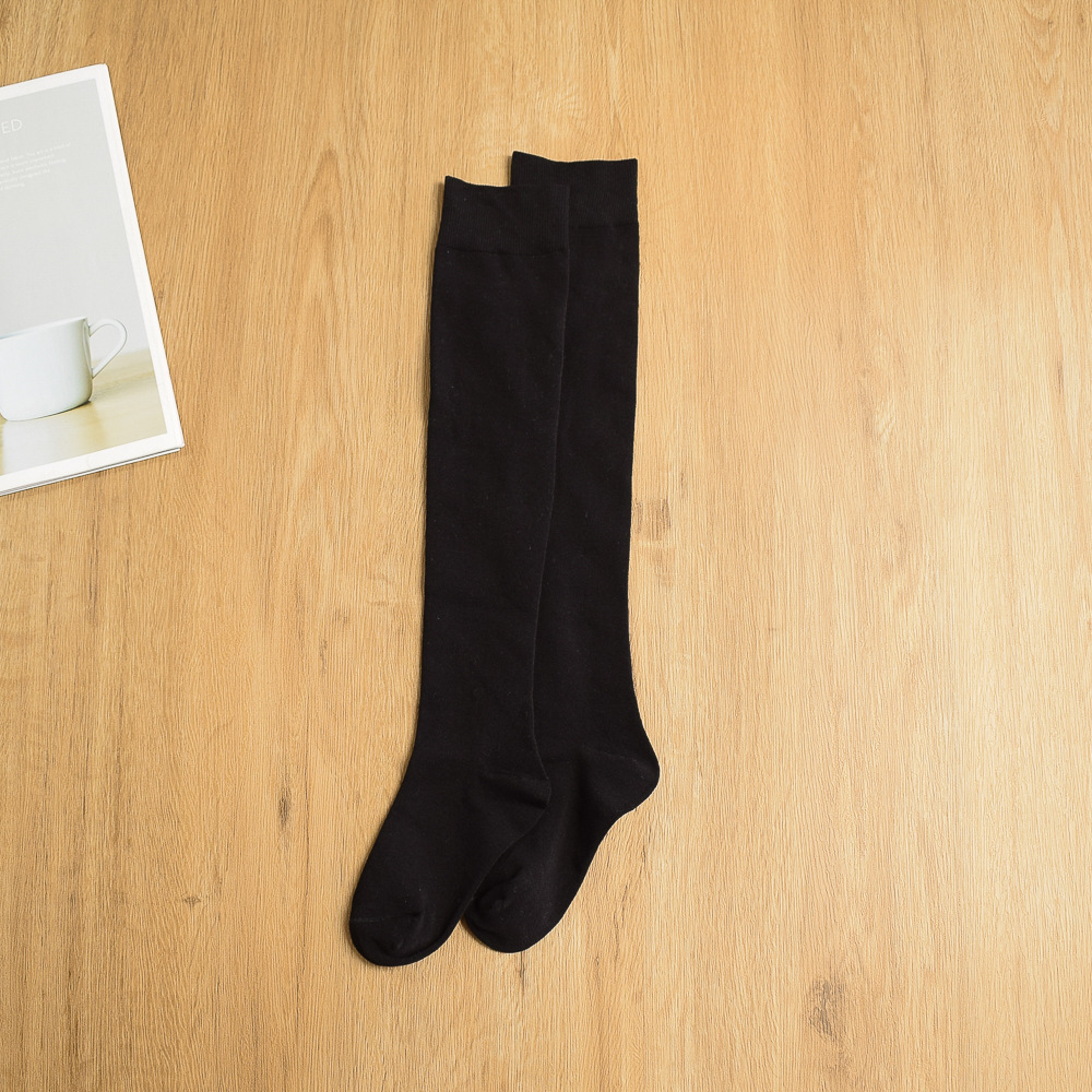 女の子のストッキング綿の黒い空気の靴下の学生の底の靴下の春と秋の子供の高い筒の膝のストッキングの卸売り