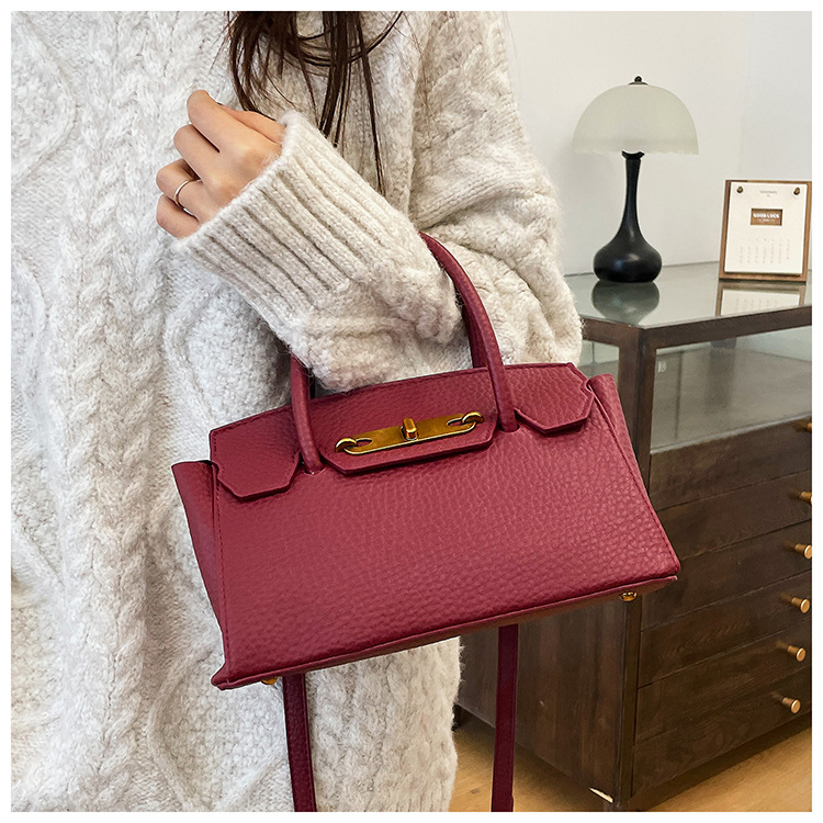 1687g Weight Lock Fashion Element Lock clasp Closure Type Single Shoulder Strap Strap Type Handbag Bags Type Casual, Street, Shopping Occasion Pu Leather Material Solid Color Pattern All Seasons Season Women's Gender Elegant, Classic Style Style Square Shape Medium Size Women's Medium Pu Leather Solid Color Elegant Classic Style Lock Square Lock Clasp Handbag 无