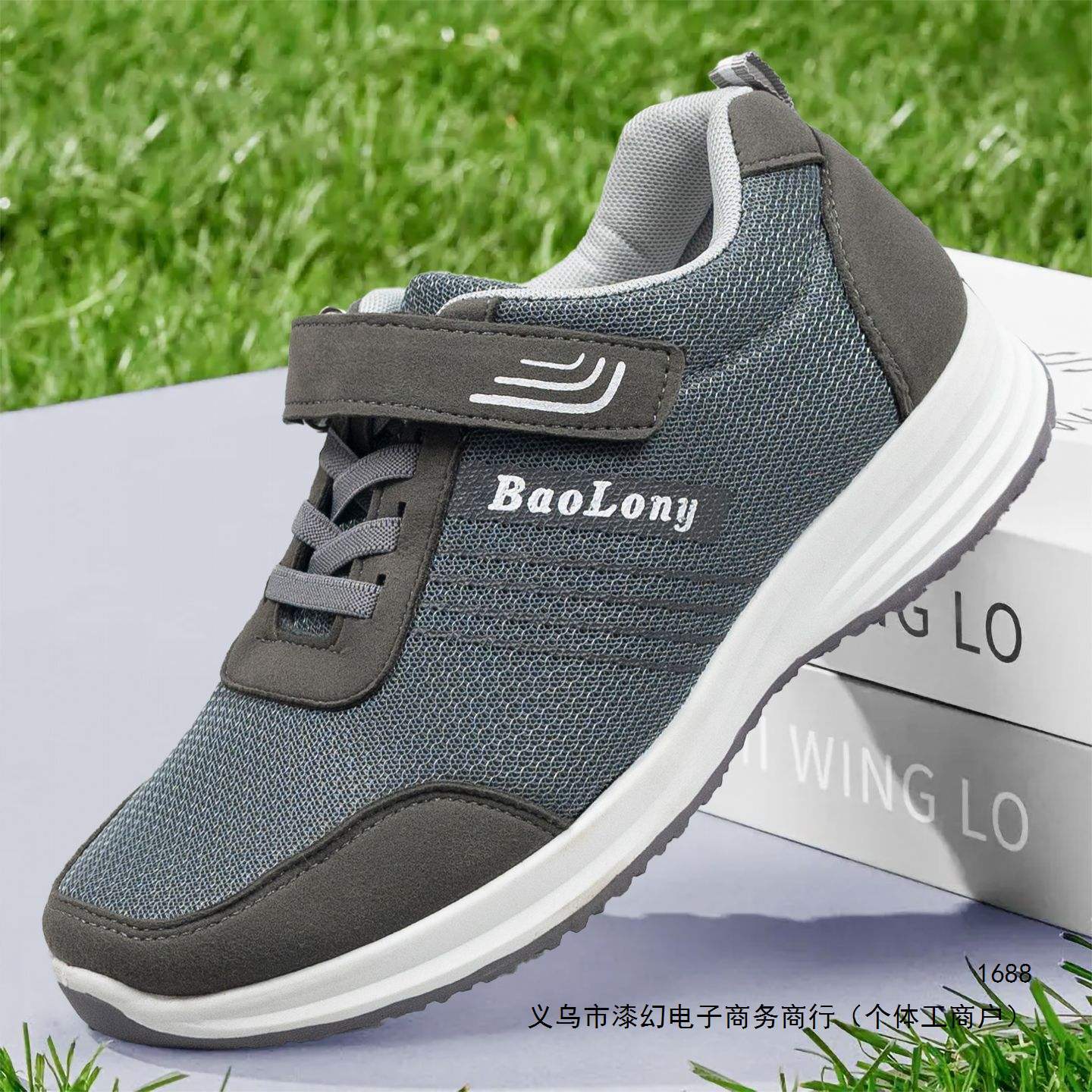 Comfortable walking shoes for middle-aged and elderly people, suitable for spring and autumn, with non-slip soles, lightweight design, and a classic Beijing style. Available in black and gray