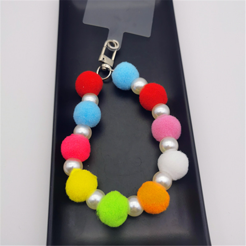 Nueva Bola de piel de cadena de perlas colgante Cadena de teléfono móvil ins Internet celebridad mismo estilo muñeca de invierno pulsera peluda cadena portátil