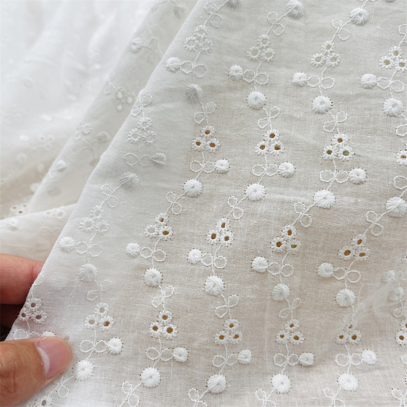 厂家直销新款批发棉布绣花面料棉线镂空绣花布水溶打孔绣花花边面