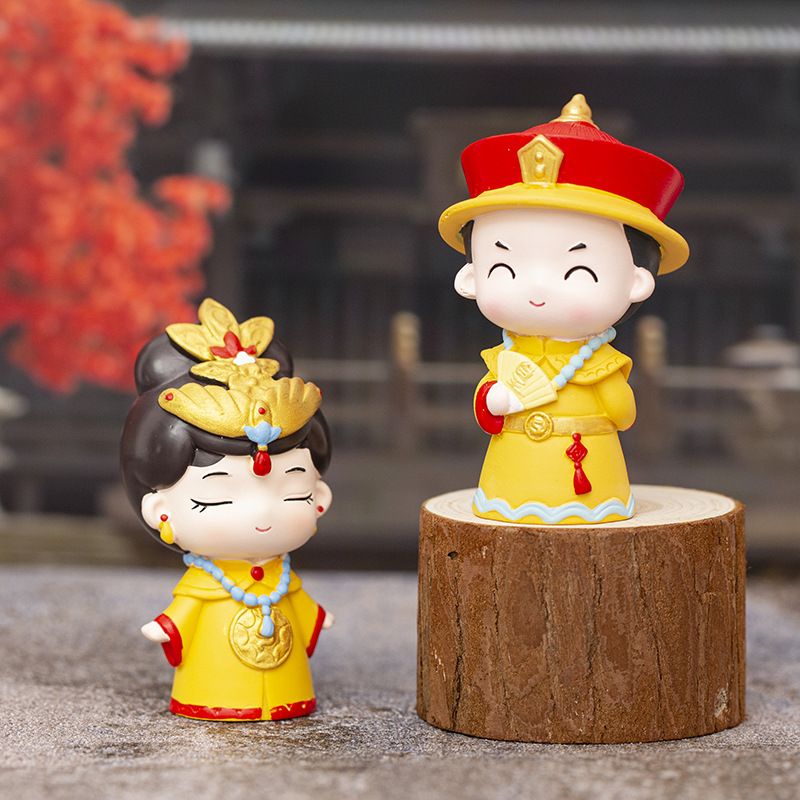 Retro Palace Emperor And Queen Resin Ornaments Cake Baking Decoration Children's Doll Holiday Gift Car Car