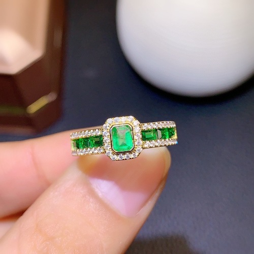 Live Stream Traffic Imitation Natural Colombian Emerald Color Gemstone Ring for Women, Luxurious Full Diamond Halo Band Ring with Open Setting