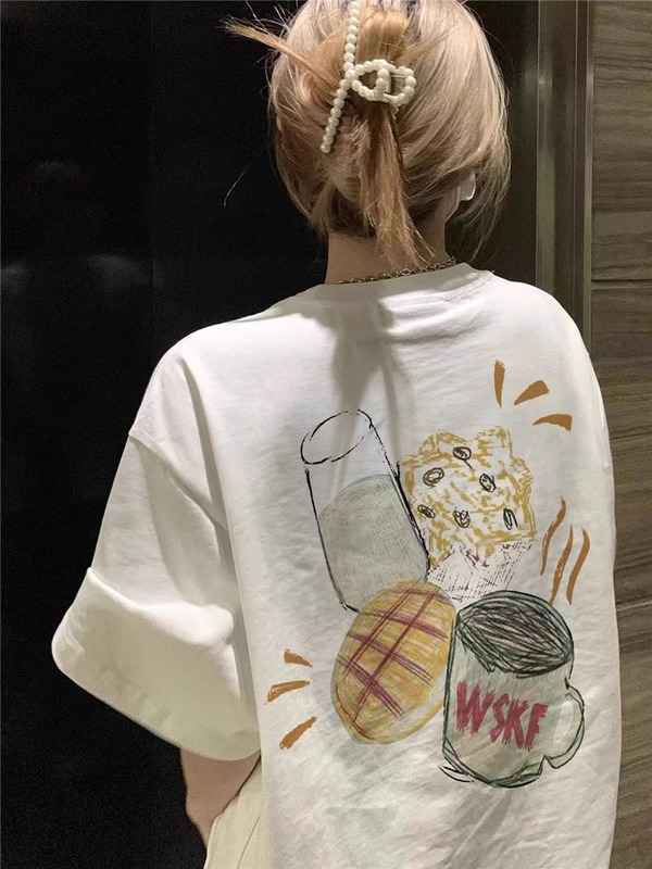 女性のための半袖 T シャツ 2025 夏の新しい白 T デザインニッチルーズオーバーサイズ半袖コットントップ|undefined