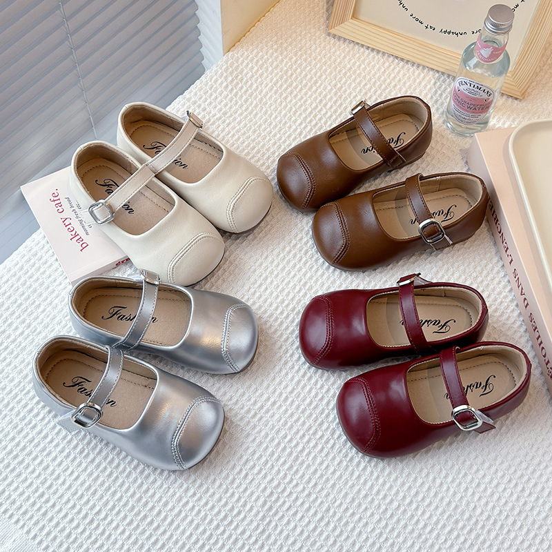 Children's demi-season shoes low-cut