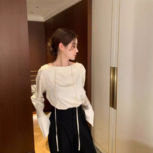 韩国chic早秋小众百搭款一字领宽松休闲光滑感纯色长袖衬衫上衣女