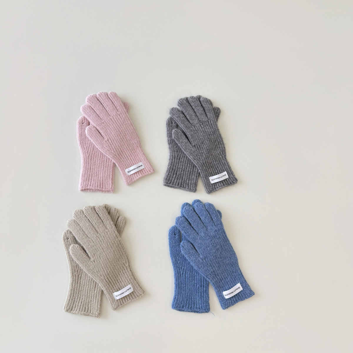 I guanti invernali per bambini si riferiscono a guanti caldi lunghi color caramella per studenti di bambine e bambini_voghion.com