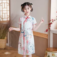 Девушка cheongsam в китайском стиле лето 2025 новый стиль маленькая девочка древняя юбка тонкая средняя детка cheongsam трение