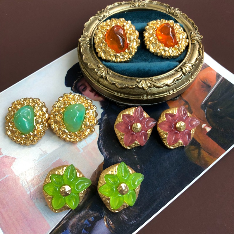 18g Weight Resin Inlay Material 1 Pair Elegant Lady Classic Style Flower Plating Inlay Alloy Resin Ear Studs