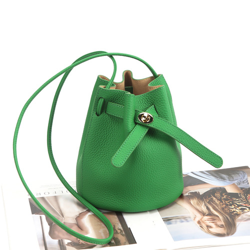 Export to South Korea: Niche Design Internet-Famous Bucket Bag with Lock Closure, Crossbody Bag, Top-Grade Cowhide Leather Casual Women's Bag, Hot-Selling Overseas