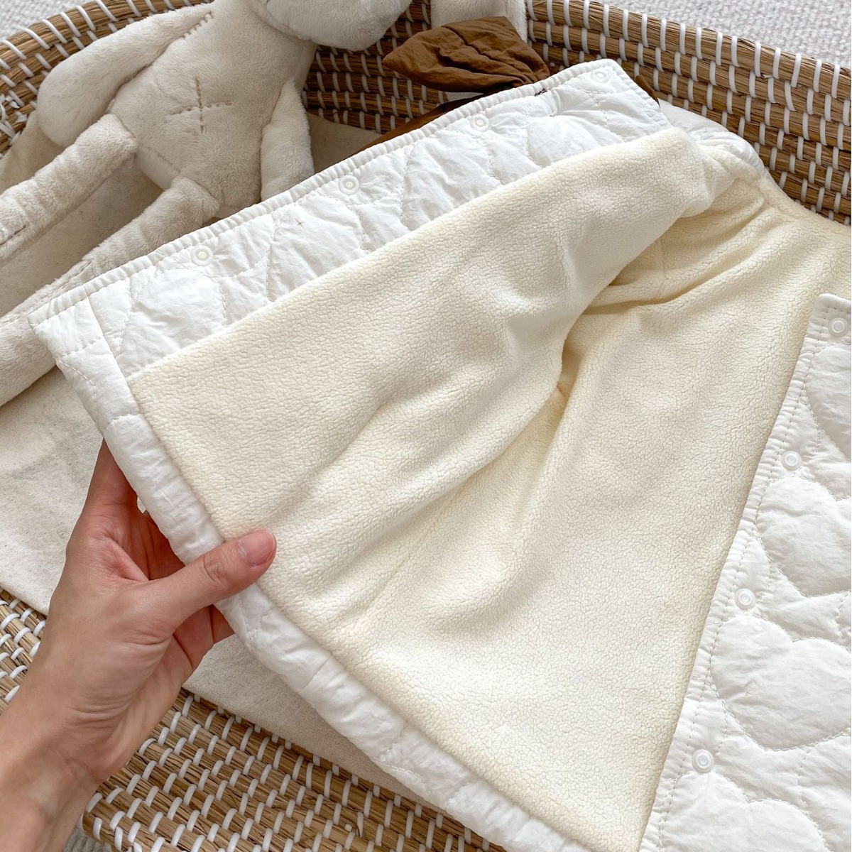 Abrigo acolchado de algodón para bebés de invierno Abrigo acolchado de algodón para bebés de estilo occidental Abrigo acolchado de algodón engrosado con arco chaqueta acolchada de algodón para niñas cálidas