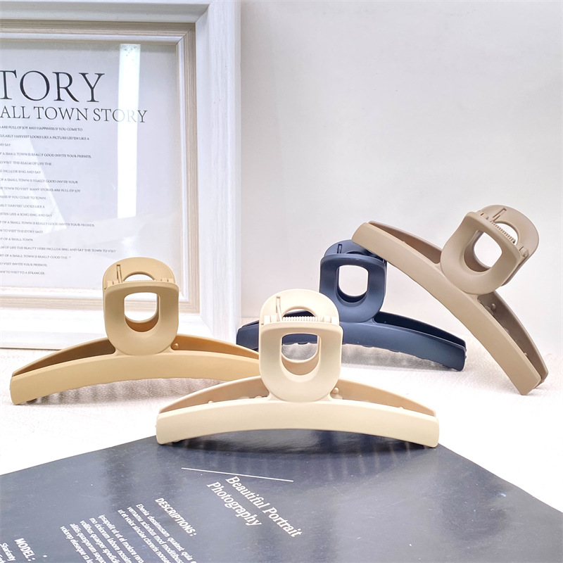 Pintura de caucho de alta calidad de plástico de tamaño grande y mediano tamaño pequeño agarre leche té color horquilla hacia atrás cabeza agarre 2 yuanes supermercado accesorios para el cabello