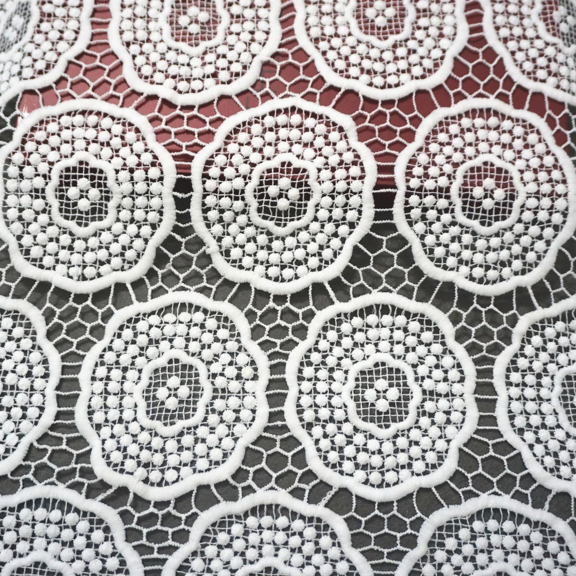 现货水溶绣花面料 镂空刺绣礼服面料 白色女装绣花布批发