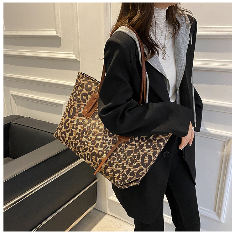 Women's Large Pu Leather Leopard Vintage Style Zipper Tote Bag display picture 12