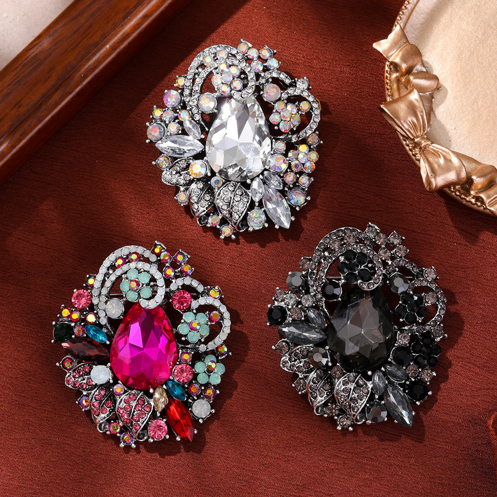 Retro brooch drop-shaped