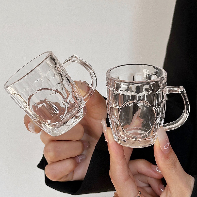 Mini tazas de vino en tazas de vidrio con mango creativo tazas de vino blanco una taza o dos tazas de una taza de menú de vidrio