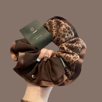 Vintage French-style patchwork leopard print scrunchie for women, 2026 new model, bun hair tie, elegant hair accessory