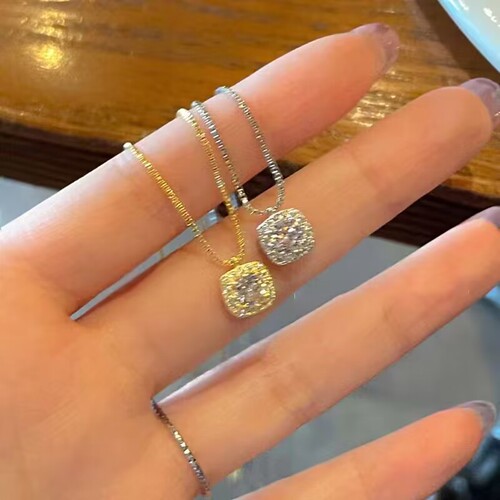 Simple, cold and high-end necklace for women's new niche design, rhinestones pendant, clavicle chain