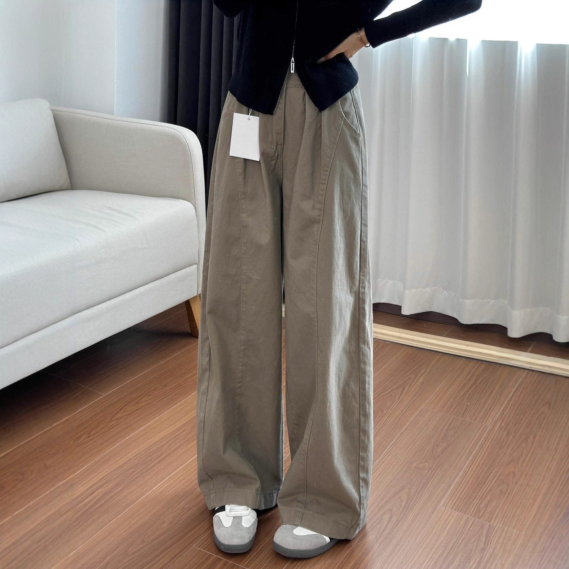 Pantalón tiro alto entallado caqui