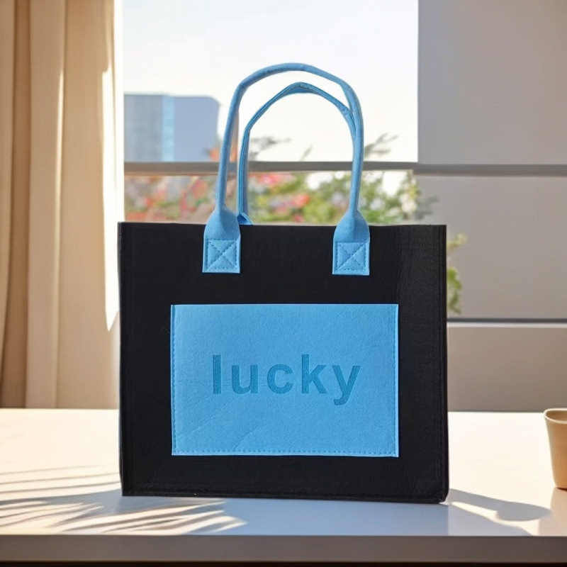 Spot fieltro bolso de gran capacidad celebridad de Internet simple viaje a juego de color portátil pequeño libro rojo bolso de fieltro de un solo hombro