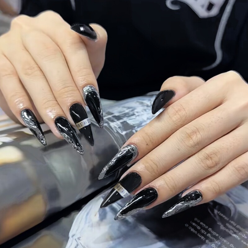 WM-224 black silver wave false nails long pointed silver ripple light luxury temperament hot girl 24 pieces of wearing nail armor wholesale WM-224 black silver wave false nails long pointed silver ripple light luxury temperament hot girl 24 pieces of wearing nail armor wholesale