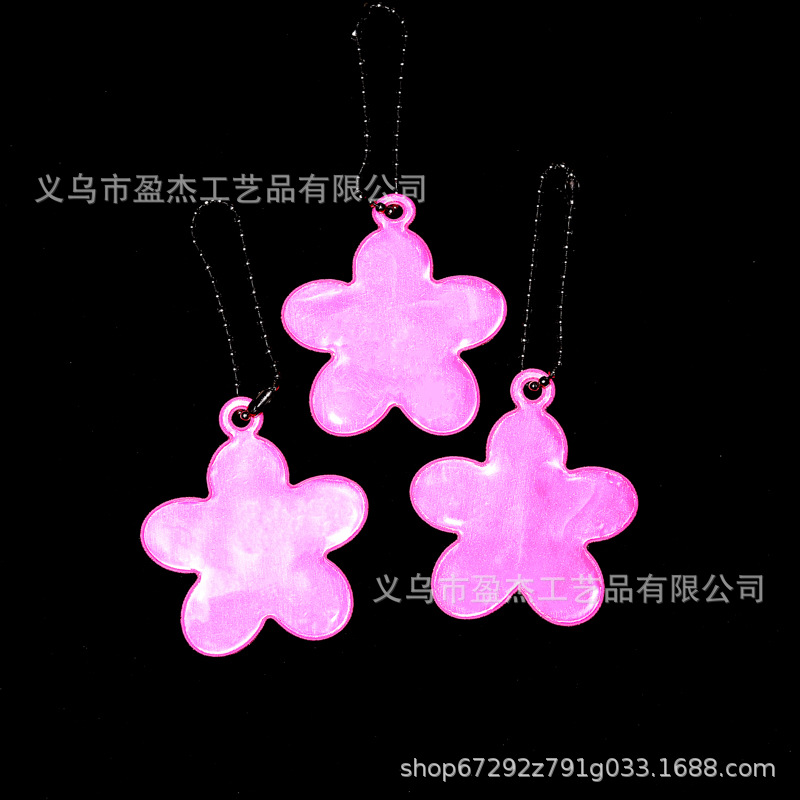 Fábrica directa de nuevos colgantes reflectantes de flores llaveras de PVC colgantes de color joyas reflectantes al por mayor en stock