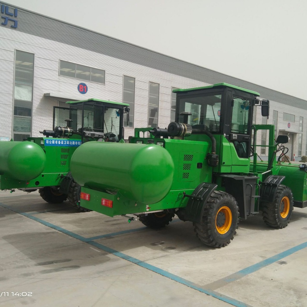 装载机封闭式清扫机公路养护厂区清扫车多功能道路清理隧道扫地车