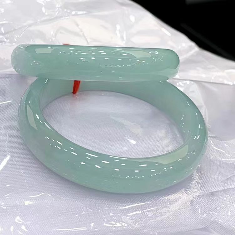Vòng tay ngọc bích tự nhiên Myanmar loại A cao cấp màu trơn băng