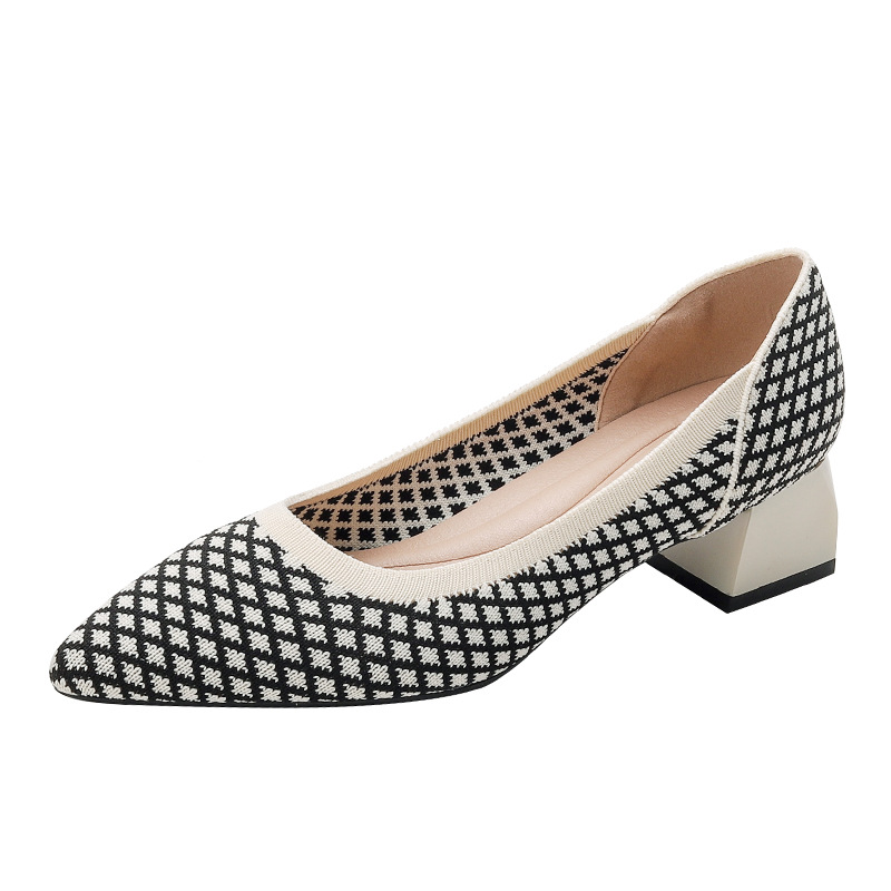 살구색 블랙 도트