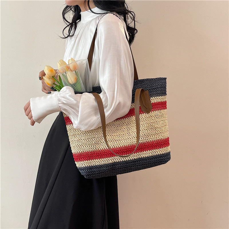 Wholesale of new straw woven bags for Spring 2025, large-capacity cross-border trendy and fashionable tote bags, casual commuting underarm bags undefined