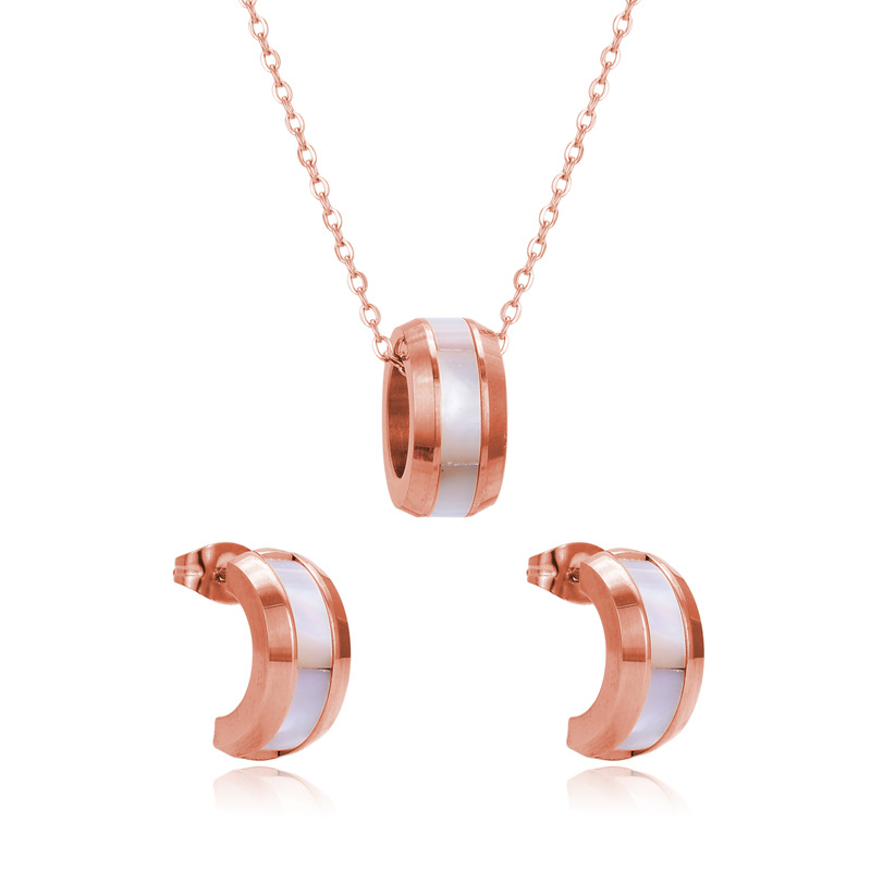 Großhandel Französische Art C-form Titan Stahl Überzug Ohrringe Halskette display picture 2