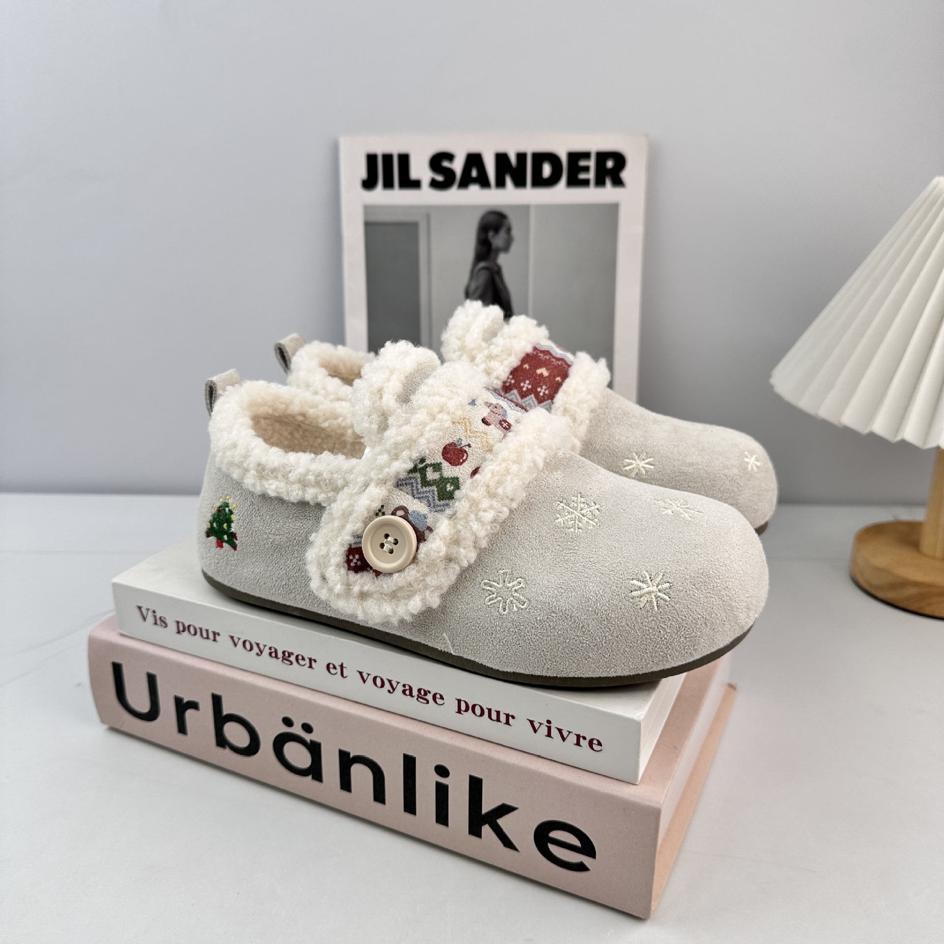 Zapatillas de lana de fondo suave de ondas largas con zapatillas de burken para mujeres 2025 calentamiento de invierno de lana retro zapatos de algodón