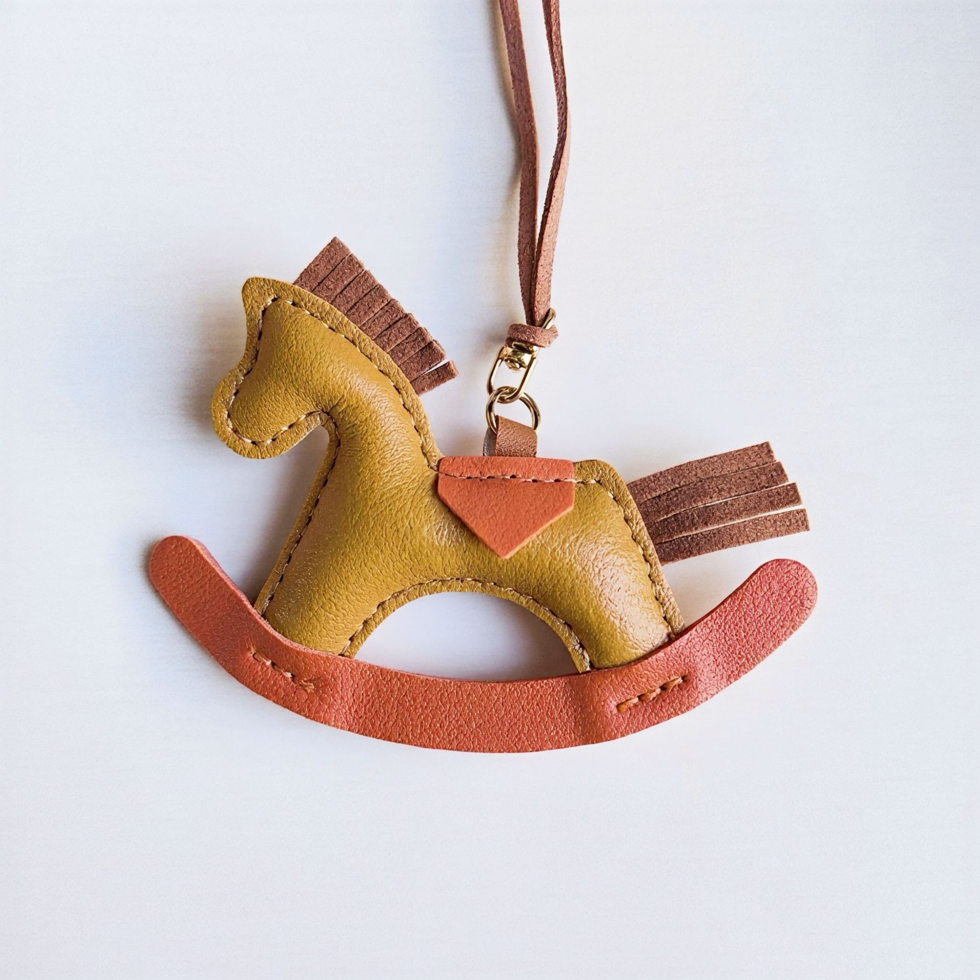 Pony Pendant, Childlike and Cute Leather Pony Car Pendant, High-End, Sweet and Cute Rearview Mirror Pendant Decoration