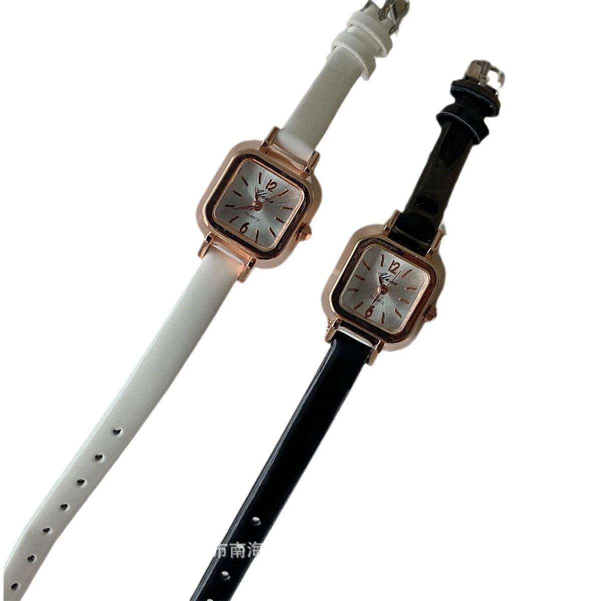Retro small watch, light luxury style, simple and elegant design, thin strap