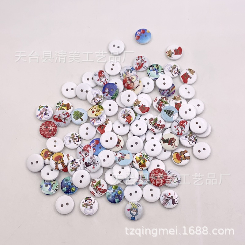 Botones de madera de Navidad de 15mm con fondo blanco