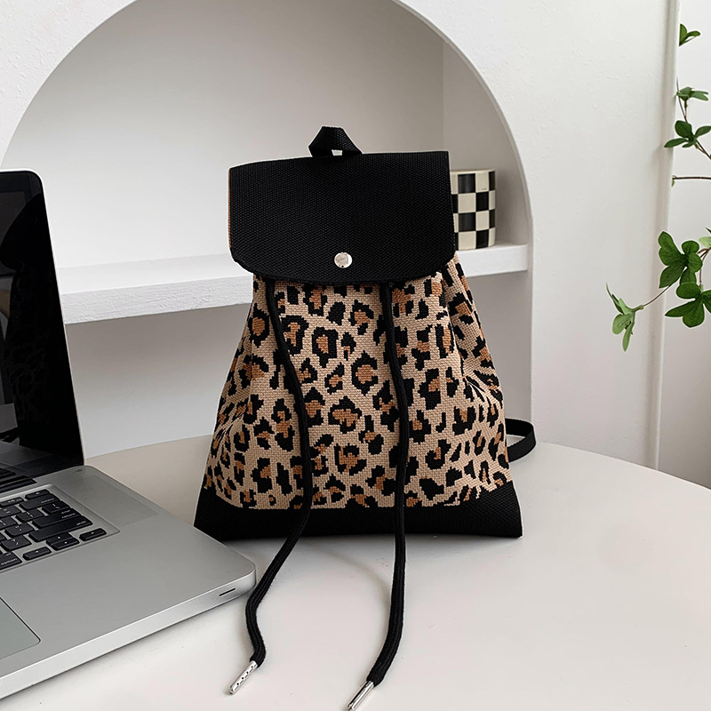 Mochila de alta calidad para damas nueva personalidad de dibujos animados versátil de gran capacidad de viaje bolsa de tejido portátil mochila de punto