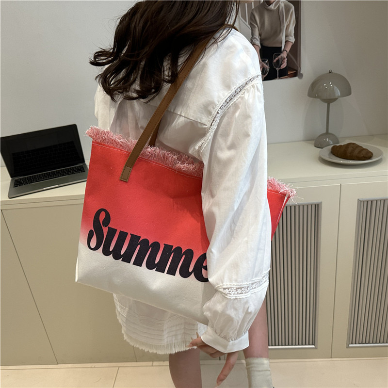 夏の新しいスタイルのタッセルローエッジデザインハンドバッグクロスボーダーレジャー休暇グラデーションカラー美しいショルダー脇の下バッグ|undefined