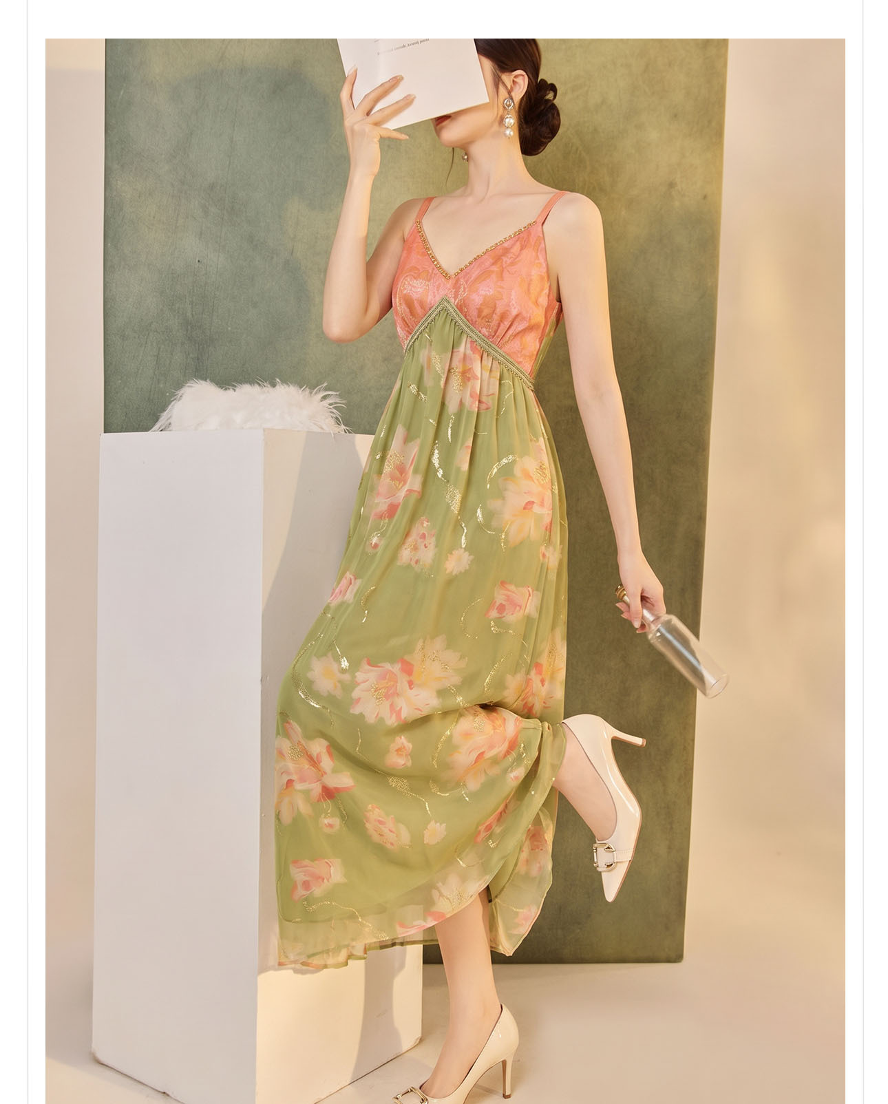 Đầm maxi lụa hoa vàng cổ chữ V kèm thắt lưng — Xanh da trờicolor chi tiết 8
