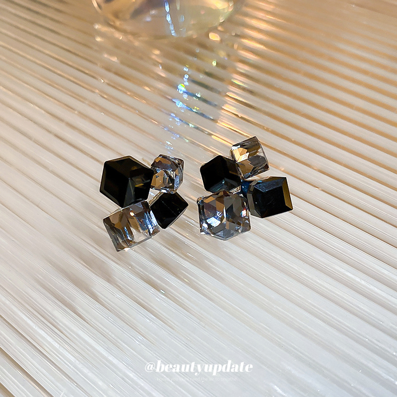 Pendientes cuadrados de cristal artificial irregular con aguja plateada, pendientes geométricos de alta gama, versátiles para el día a día, para mujer