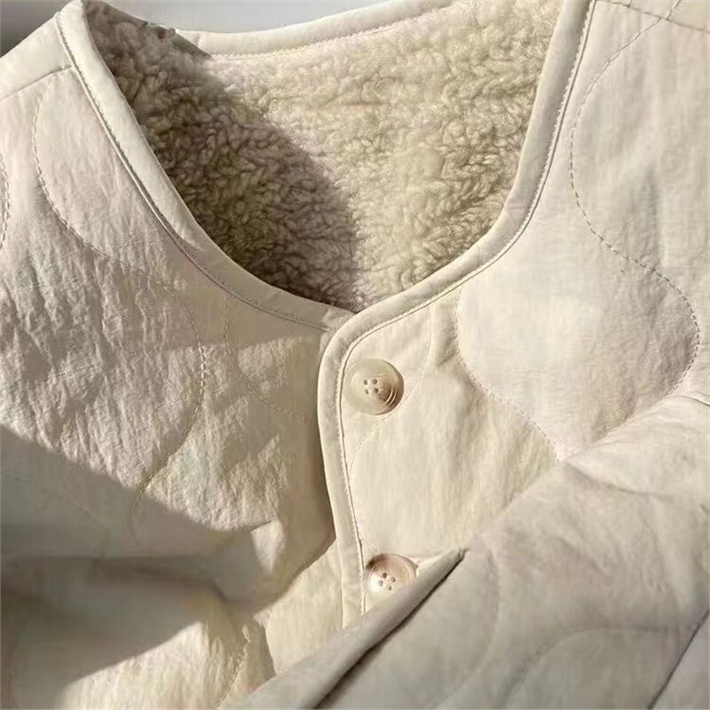 Off-Season 2025 New Lamb Wool Warm Large Pocket Vest for Women, Practical Reversible Design Vest Jacket