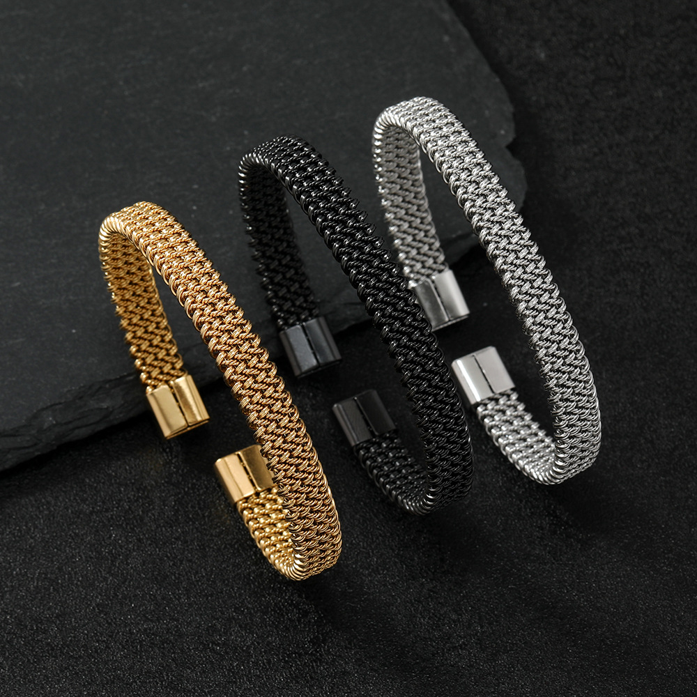 Titanium Licht luxe Hoogwaardige golf Gebakken deeg Twists opening C-vormige armband Roestvrijstalen sieraden_voghion.com