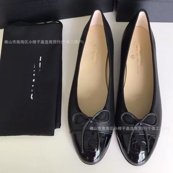 페이턴트 가죽 블랙