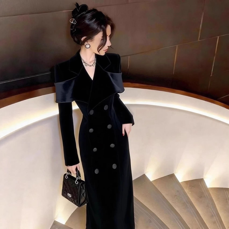 Black Velvet Suit Dress, New Autumn and Winter Style, High-End, Exquisite, and Very Beautiful for Important Occasions, with a Waist-Cinching Design Black Velvet Suit Dress, New Autumn and Winter Style, High-End, Exquisite, and Very Beautiful for Important Occasions, with a Waist-Cinching Design