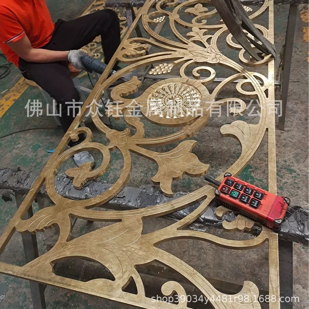 高档别墅黄铜雕花楼梯扶手喷砂金耐用防刮经典五谷丰登楼梯护栏