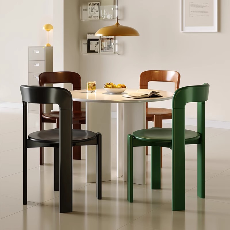 Diseñador de sillas de color medieval mesa de comedor red respaldada silla de comedor se puede apilar silla de comedor de madera sólida doméstica pequeña