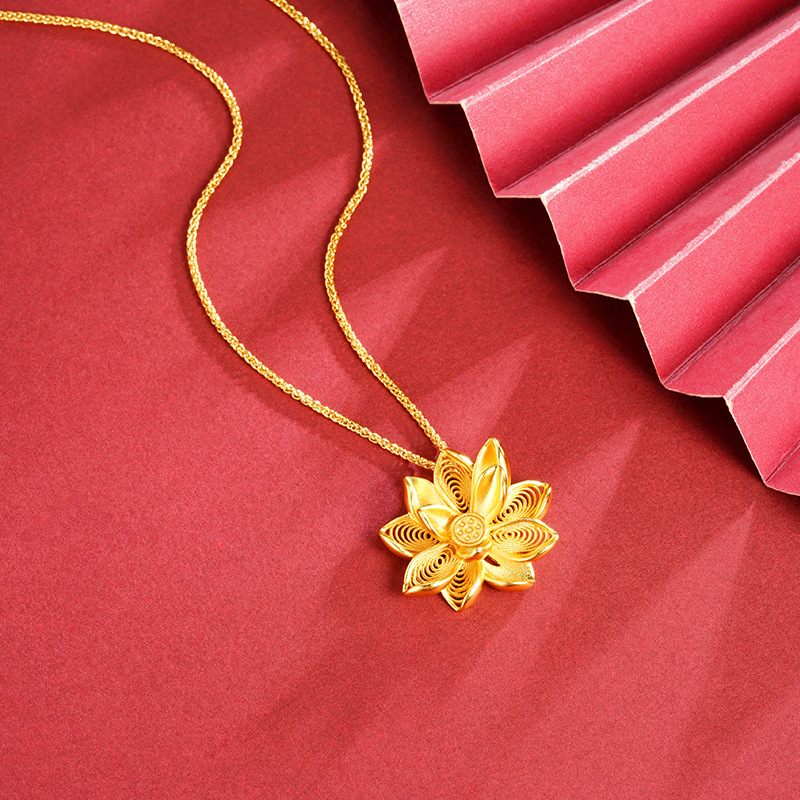 El colgante de loto hueco de lujo ligero retro de oro de arena de Vietnam no se desvanece durante mucho tiempo