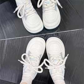 厚底休闲增高显瘦运动板鞋女2024秋冬爆款百搭学生奶油面包小白鞋