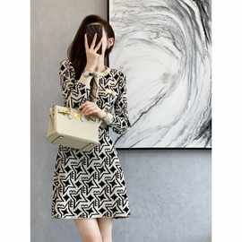 2025秋冬新款时尚修身显瘦针织裙子轻熟小香风小个子冬天穿的冬裙