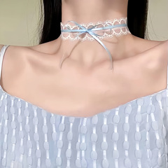 ネックレスの女性の淡い青い蝶結びの新しいアクセサリーのアンドロメダの白いレースのストラップの首バンドのChokerの短い鎖