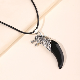 Retro domineering wolf tooth men's pendant black dog tooth necklace pendant Ruan handsome light luxury hip hop jewelry